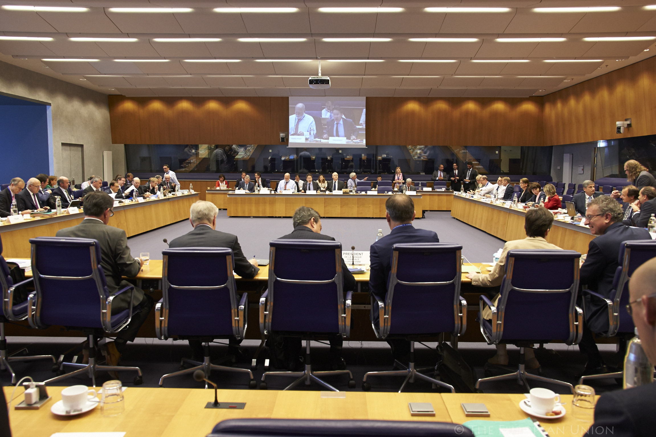 «Ενέδρα» τρόικας σε Χαρδούβελη στο Eurogroup της Παρασκευής